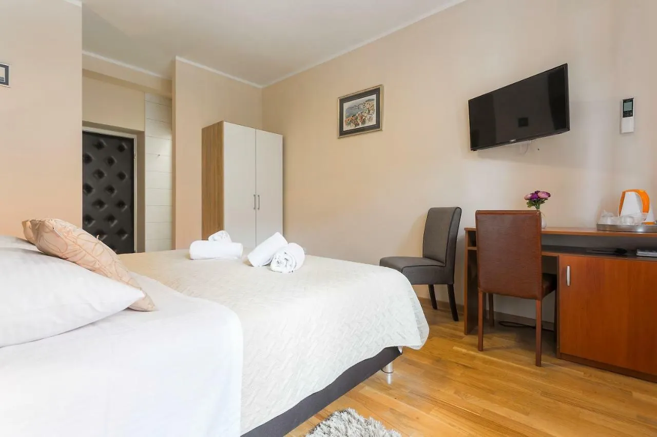 Guest house Golden Split Rooms
