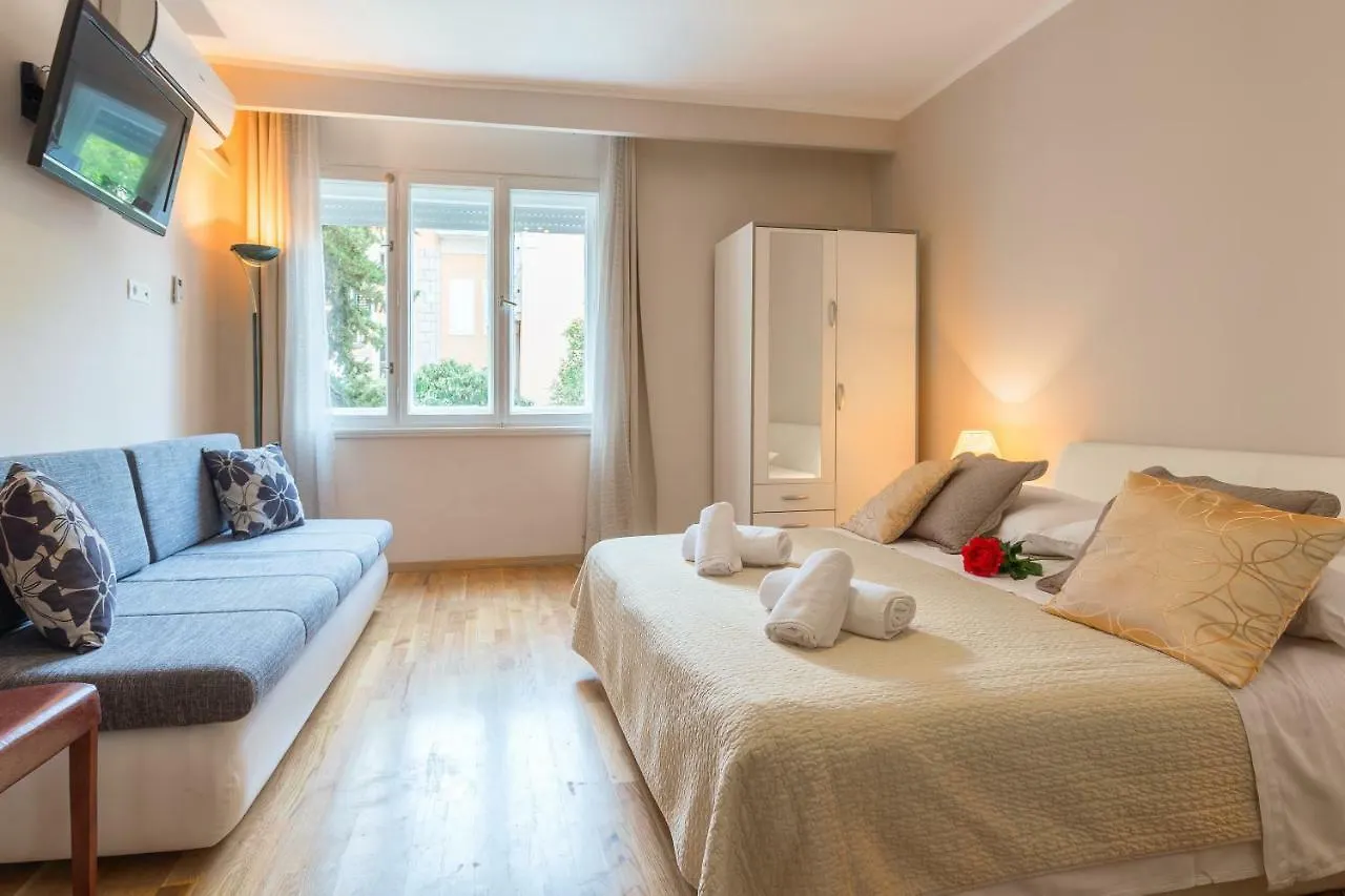 Guest house Golden Split Rooms
